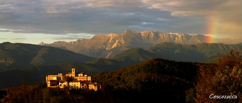 The trail to the Kožbanski kot valley starts in the heart of the Goriška brda region from where it leads north along the mountain ridge of Mt. Korada.